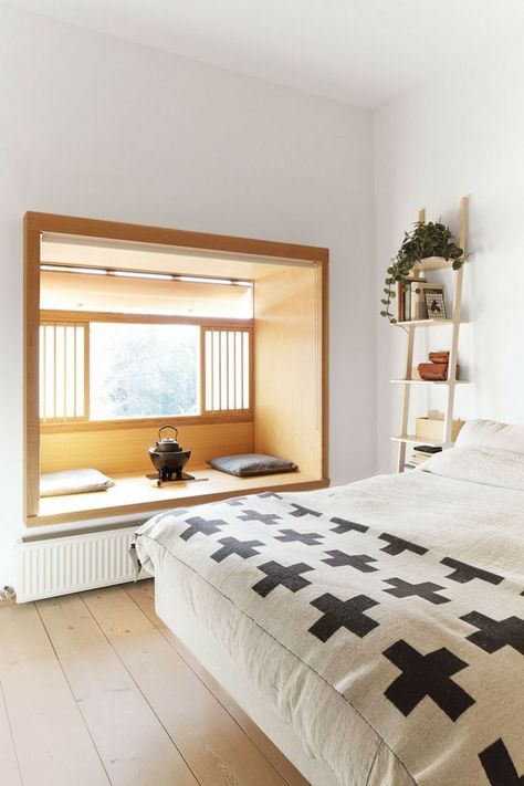 10 Favorites: Built-in Reading Nooks - Remodelista Interior Marble, Modern Japanese Interior, Design Ložnic, Window Seat Design, Japanese Bedroom, Tatami Room, Window Seats, Japanese Interior Design, Interior Minimalista