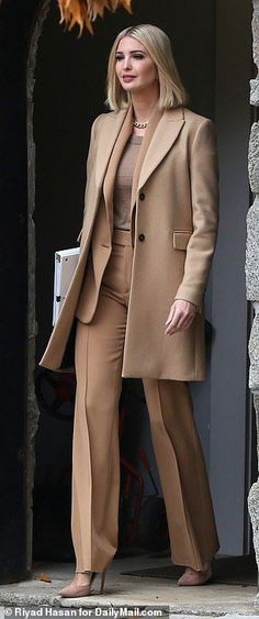 Camel Suit Women, Camel Top Outfit, Camel Outfits For Women, Brown Suit Women's, Camel Trousers Outfit, Camel Outfits, Camel Coat Outfit Classy, Camel Outfit, Stylish Office Wear