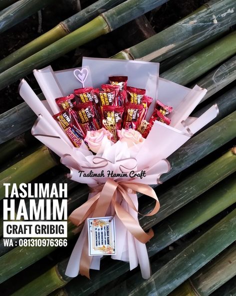 Taslimah Hamim Craft Gribig, buket bengbeng, buket snack, bouquet snack, buket Snack Buket, Bouquet Diy Gift, Snack Bouquet, Packaging Ideas Business, Flower Bouquet Diy, Flower Box Gift, Flower Box, Packaging Ideas, Diy Bouquet