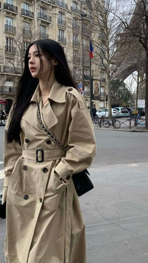 Casual Trench Coat Outfit, Winter Outfits Korean, Trench Coat Outfit, Outfit Korean, Winter Fashion Outfits Casual, Feminine Outfits, Fashionista Clothes, Coat Outfits, How To Pose