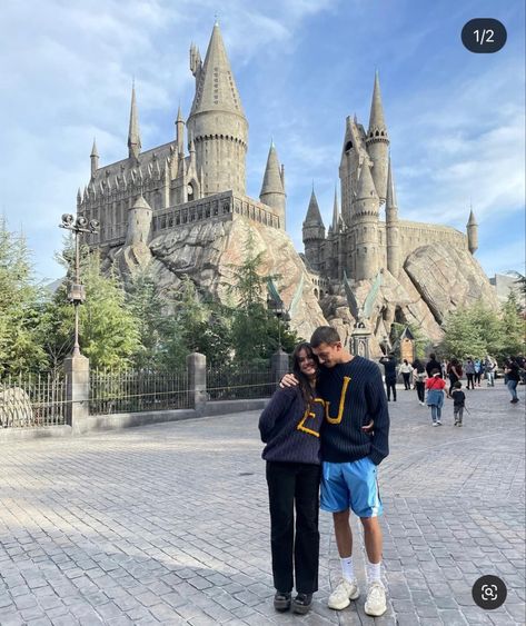 Couple At Universal Studios, Universal Orlando Instagram Pictures, Couples Universal Studios Outfits, Universal Couple Outfits, Universal Studios Orlando Couple Photos, Matching Universal Outfits, Couple Universal Studios, Universal Studios Couple Outfit, Universal Studios Outfit Couples