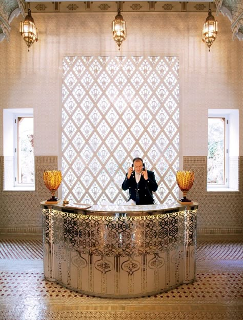 The resplendent reception desk at Le Royal Mansour in Marrakech. Arabic Restaurant, Royal Mansour Marrakech, Hotel Reception Desk, Spa Interior Design, Spa Interior, Hotel Room Design, Hotel Reception, Spa Decor, Arabic Design