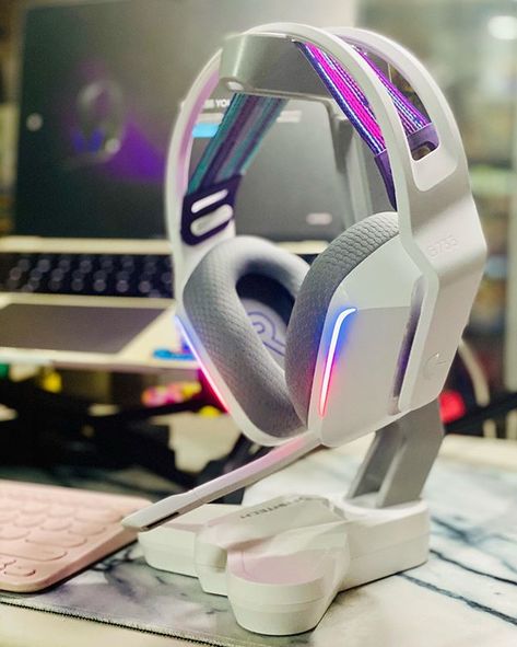 Rgb Headphones, Logitech Headset, Headset Gaming, Best Gaming Headset, Streamer Dr, Best Pc, Must Have Gadgets, Gaming Room Setup, Iphone Wallpaper Tumblr Aesthetic