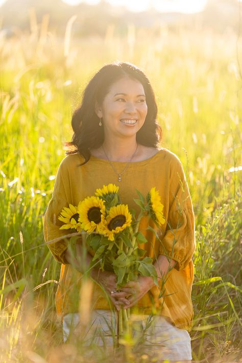 Woman in a field holding flowers. Golden hour Photoshoot. Personal Branding Photography by Paula Brennan #Sunshinecoastphotographer #personalbrandingphotographer #womeninbusiness #creativelifestyle #worklifebalance Person Holding Flower Reference, Person Holding Flowers, Person Holding Flowers Drawing, Person Holding Flowers Drawing Reference, Holding Flowers Pose Reference, Holding Flowers Pose, Woman Holding Flowers, Sunflowers Portrait, Portrait With Sunflowers