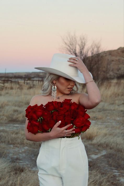 Mexican Themed Photoshoot, Mexican Photoshoot Ideas, Western Valentines Photoshoot, Vaquera Photoshoot Ideas, Birthday Western Photoshoot, Western Birthday Photoshoot Ideas, Mexican Senior Pictures, Western Birthday Photoshoot, Outfit Vaquero