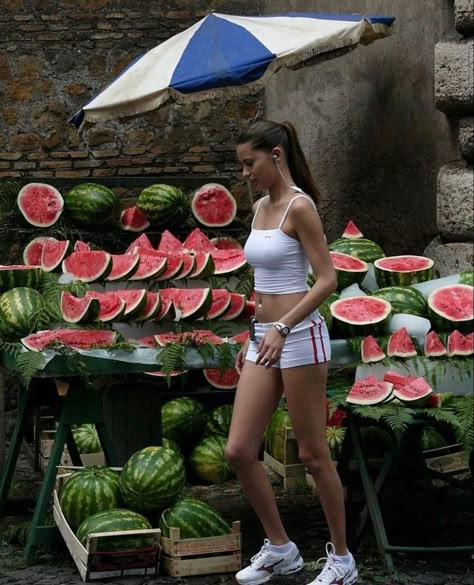 Summer aesthetic, running aesthetic, adriana lima working out, white workout outfit, Adriana Lima Workout, Adriana Lima Outfit, Models 90s, Victoria Secret Model, Paparazzi Photos, 90s Models, Workout Fits, Gisele Bündchen, Sweet Escape