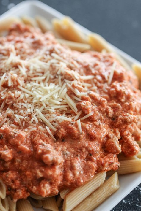 Pasta And Chicken Recipes, Protein Pasta Recipes, Best Spaghetti Recipe, Easy Homemade Lasagna, Pasta And Chicken, Homemade Spaghetti Sauce Recipe, Canned Spaghetti Sauce, Creamy Pasta Salads, Spaghetti Sauce Recipe