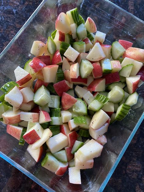 This easy, healthy salad is just 3 ingredients and full of flavor. You'll love this Cucumber Apple Salad for hosting a dinner party or for a light lunch. Apple Salad Dressing, Hosting A Dinner Party, Raspberry Vinaigrette Dressing, Lime Salad, Raisin Recipes, Kale Salad Recipes, Keto Side, Radish Salad, Spinach Soup