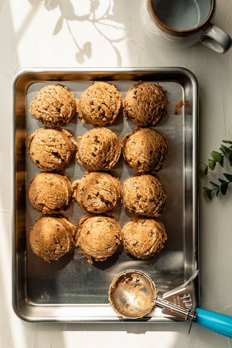 This cookie has a warm flavor, with small bursts of chocolate and hints of pecan. Can be served with or without the glaze, but the caramel macchiato flavor of the glaze adds a nice touch like your favorite dessert latte. Caramel Macchiato Cookies, Brown Butter Espresso Cookies, Marscapone Cookies Recipes, Nyc Cookie Recipe, Coffee Cookie Recipes, Pecan Caramel Cookies, Unique Cookie Recipe, Chili Cookies, Miso Cookies