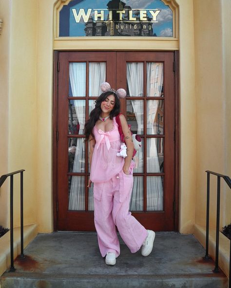 i love being a princess 🎀👑🌸🦢 #disneyland #disneyprincess #disneybound Disney Princess Park Outfit, Pink Disney Outfit, Disney Aesthetic Outfit, Disney Outfits Aesthetic, Aesthetic Disney Outfits, Cute Disney Fits, Disneyland Fits, Park Fits, Disney Parks Outfits