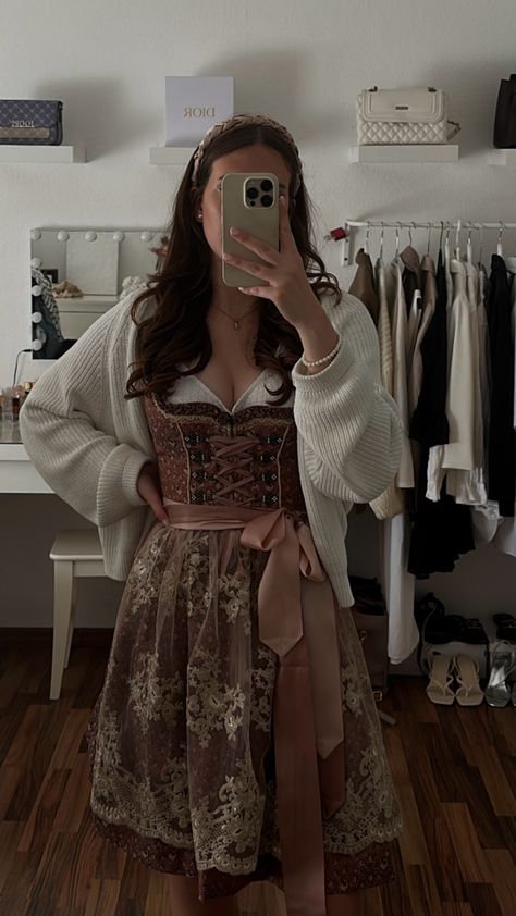 #dirndl #dirndlaesthetic #wiesn #oktoberfest Dirndl Aesthetic, German Outfit, Oktoberfest Outfit, German Fashion, Aesthetic Outfits, Aesthetic Clothes, Austria, Vision Board, Germany