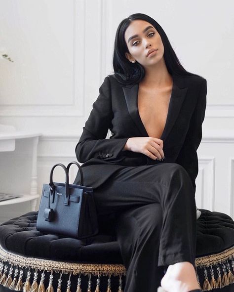 Blacked out in all YSL http://liketk.it/2prKK @liketoknow.it #liketkit Janice Joostema Style, Executive Women, Janice Joostema, Chic Outfits Classy, Women Suits, Deep Neckline, All Black Outfit, Classy Chic, Classy Women