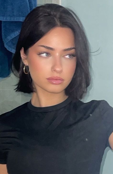 Short Brown Hair Ear Length, Brunette Bob Blue Eyes, Long Bob Balayage Brunette Dark Brown Hair Color Ideas, Short Hair On Oval Face Shape, Short Hairstyle Women Elegant, Kendall Jenner Bob, Short Dark Brown Hair With Layers, Black Lob Hair, Short Haircut Oval Face