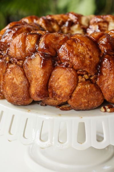 Overnight Monkey Bread Recipe - Make Your Meals Bread Machine Monkey Bread, Overnight Monkey Bread Rhodes, Rhodes Monkey Bread Overnight, Monkey Bread With Frozen Dinner Rolls, Overnight Monkey Bread, Monkey Breads, Monkey Bread Recipe Easy, Easy Breakfast Treats, Rhodes Rolls