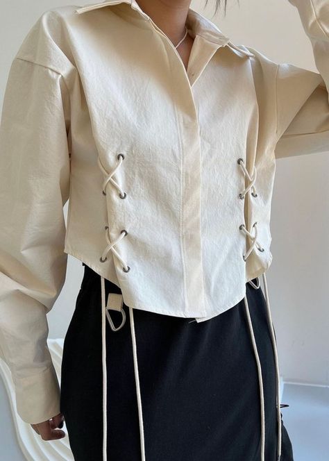 Button Down Shirt Design, Ootd Jumpsuit, Utility Fashion, Cropped Button Up Shirt, How To Tie Shoes, Cropped Button Down, Blouse Casual Fashion, Upcycle Shirt, Gaun Fashion