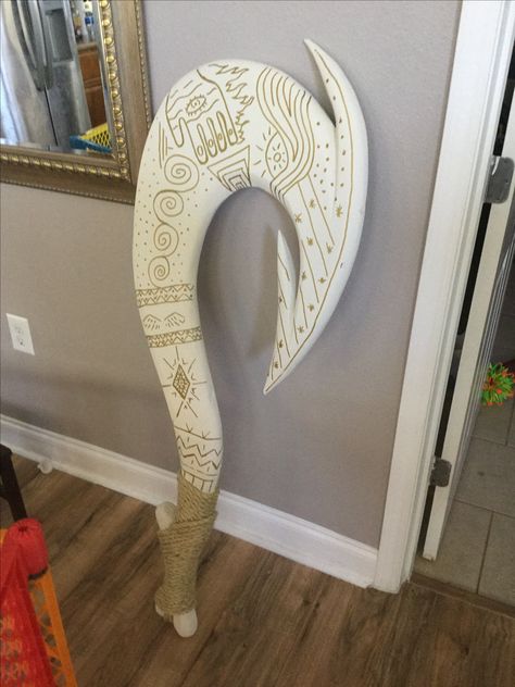 Maui’s Hook made of a styrofoam board Moana Jr Props, Mauis Hook, Moana Props, Moana Halloween, Maui Hook, Maui's Hook, Moana Jr, Maui Moana, Ribbon Art