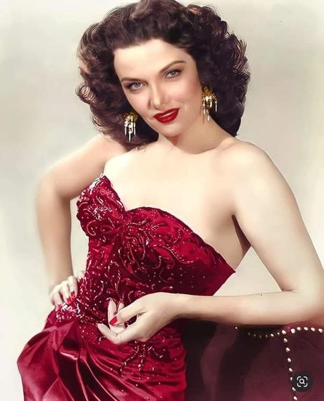 Jane Russell 1950s Beauty, Classic Hollywood Glamour, Jane Russell, Ava Gardner, Vintage Black Glamour, Old Hollywood Stars, Hollywood Legends, Old Photographs, Hollywood Glam