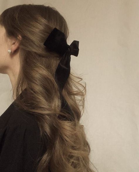 Harry goes back to hogwarts for his fifth year with a shocking surpri… #fanfiction #Fanfiction #amreading #books #wattpad Bow Hairstyle, Grunge Hair, Dream Hair, Aesthetic Hair, Pretty Hairstyles, Hair Goals, Hair Looks, Hair Inspo, Cute Hairstyles