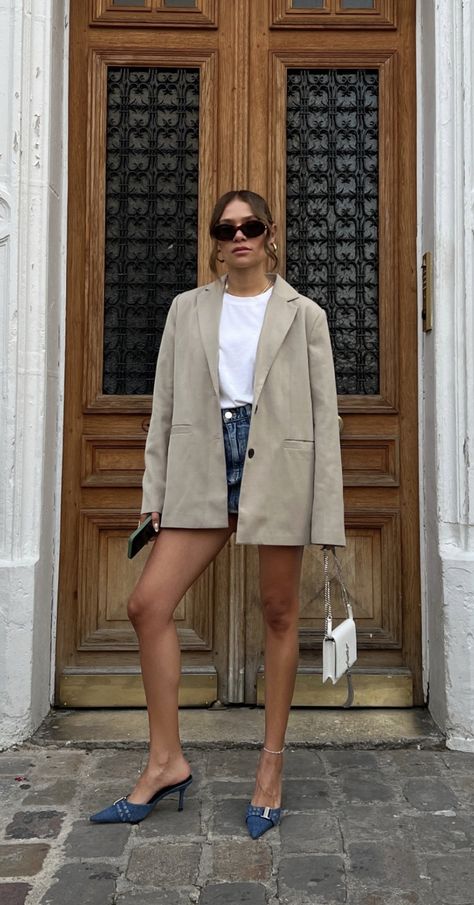 City Summer Outfits 2024, Airshow Outfit Women, Summer Outfit Women 2024, Shorts And Heels Outfit, Shorts And Blazer Outfit, Blazer Summer Outfits, Summer Blazer Outfits, Effortless Spring Outfit, Pointed Heels Outfit