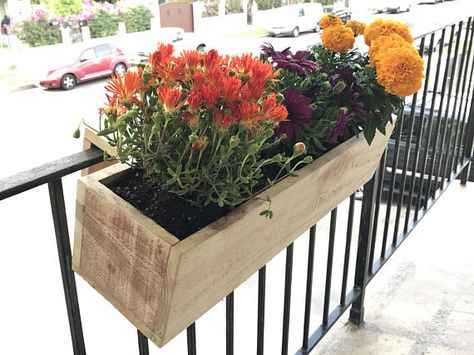 Dimensions: 20in long x 5in height x 5in width *** CUSTOM SIZING AVAILABLE Perfect for small balcony garden space Balcony Planter Boxes, Balcony Railing Planters, Deck Railing Planters, Wood Diy Projects, Outdoor Planter Boxes, Apartment Balcony Garden, Cedar Planter Box, Balcony Planters, Tiered Planter