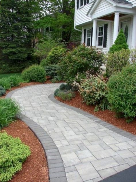 Best garden walkway to envy your visitor 08 Front Walkway Landscaping, Front Yard Walkway, Yard Pathway, Landscape Curbing, Walkway Landscaping, Patio Pavers Design, Walkway Design, Pathway Landscaping, Paver Walkway