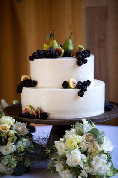 September Wedding Cake, Fruit On Wedding Cake, Autumnal Wedding Cake, Wedding Cake With Fruit Decoration, Blackberry Wedding Cake, Wedding Cake Decorated With Fruit, Wedding Cakes With Fruit And Flowers, Wedding Cake Fresh Fruit, Wedding Cake Spring