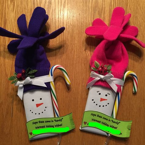 Christmas/Winter gifts for Kindergarteners!  Chocolate bars, new gloves, and a candy cane. Very easy & inexpensive! Christmas Gloves Gift Ideas, Gifts For Kindergarteners, Christmas Hat Ornaments, Classroom Christmas Gifts, Crochet Christmas Hat, Class Christmas Gifts, Hat Ornaments, Crochet Christmas Hats, Christmas Neighbor