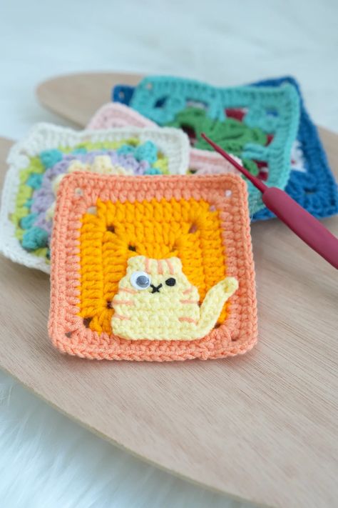 Crochet Cat Granny Square Style II Pattern Free (PDF + Beginner Tutori Bunny Granny Square, Crochet Cat Granny Square, Cat Granny Square Crochet, Cat Granny Square, Crochet With Cotton Yarn, Granny Square Bag, Your Crochet, Granny Square Crochet Pattern, Crochet Kit