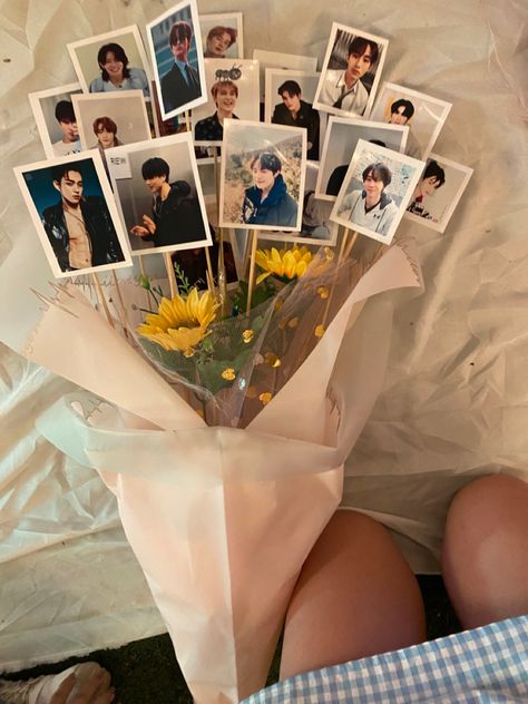 #nct #nctzen #diy K Pop Bouquet, Kpop Bouquet, Bts Flower, Birthday Gifts For Boyfriend Diy, Flower Bouquet Diy, Gift Inspo, Boyfriend Diy, Diy Bouquet, Birthday Gifts For Boyfriend