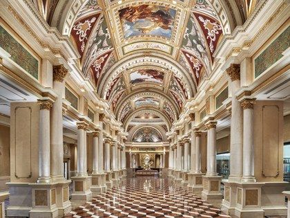 16 best hotels in Las Vegas Hotels In Las Vegas, Hotel Coffee Shop, Venetian Las Vegas, Venetian Hotel, Vegas Restaurants, Las Vegas Resorts, Casino Royale Party, Caesars Palace, Vegas Hotel