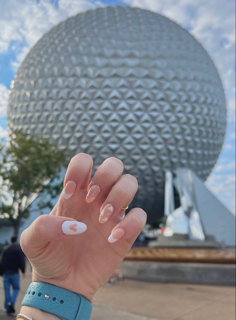 White Disney Nails Acrylic, Neutral Disney Nails Acrylic, Oval Disney Nails, Aesthetic Disney Nails Short, Cute Nails For Disney World, Disney Nail Designs Short Nails, Mickey Ear Nails, Plain Disney Nails, Simple Nails For Disney