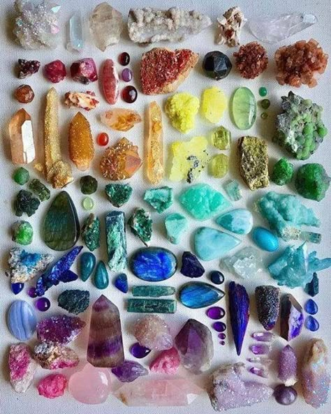 Photo Energy Magic, Types Of Rocks, Crystal Vibes, Crystal Rainbow, Crystal Aesthetic, Spiritual Crystals, Pretty Rocks, Crystal Healing Stones, Crystal Magic