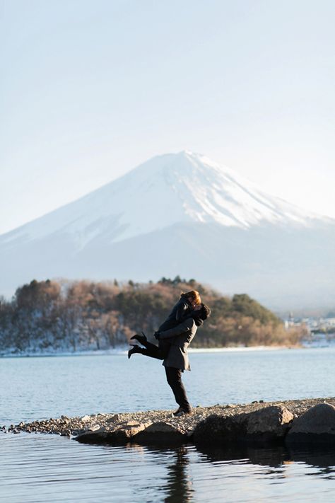 Japan Engagement Shoot | Photo: Morning Halo Photography Halo Photography, Unique Engagement Pictures, Japan Travel Photography, Couple Travel Photos, Japan Wedding, Proposal Pictures, Wedding Photo Studio, Cute Engagement Photos, Philippines Wedding