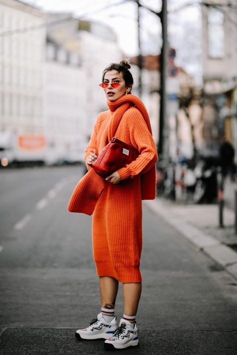 Anzeige | Street style by Masha Sedgwick | Berlin fashion blogger and influencer | daily outfit inspiration, spring trends, ootd, street casual, spring outfit | Wearing orange knit midi dress, red puffed bag, ugly dad sneakers, rainbow socks, red sunnies. #fashion #womensfashion #streetstyle #ootd #style Red Sunnies, Dress And Sneakers, Orange Outfits, 00s Mode, Yeezy Outfit, Daily Outfit Inspiration, Orange Outfit, Berlin Fashion, November 9th