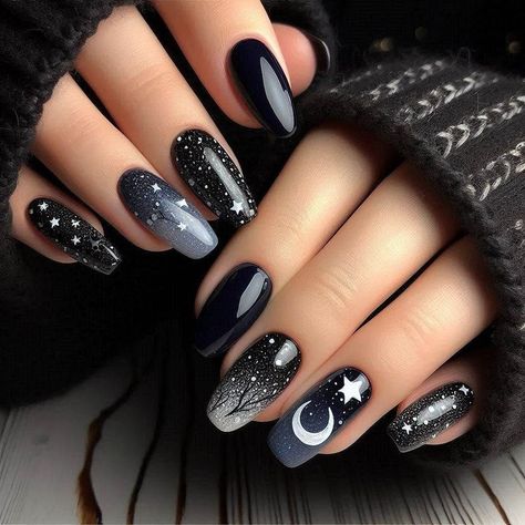 Moon And Stars Nails Art, Moon And Star Nail Art, Nail Art Night Sky, Stars And Moon Nails Design, Black Summer Nails Designs, Black Nails Moon, Nails With Moon Design, Moon Gel Nails, Night Court Nails