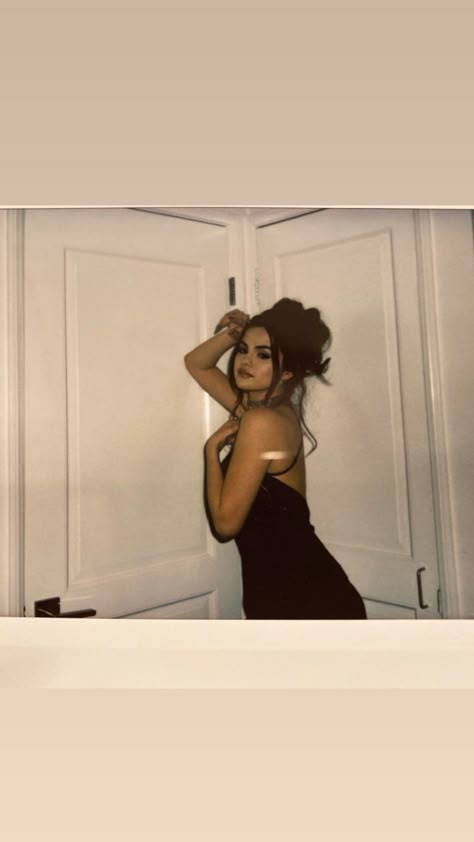 Selena Gomez Party Outfit, Plus Size Summer Outfits Dresses, Selena Gomez Black Dress, Selena Gomez Dress, Selena Gomez Wallpaper, Selena Gomez Album, Dress Outfits Party, Party Fotos, Selena Gomez Photoshoot