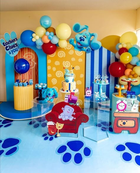 A Clue A Clue Look Whos 2, Blues Clues Birthday Party Backdrop, Blues Clues Birthday Centerpieces, Blues Clues Photo Shoot Ideas, Blue Clues 1st Birthday Party Ideas, Blues Clues Table Decorations, Blues Clues Birthday Decorations, Blue Clues Party Ideas, Blues Clues Centerpieces Diy