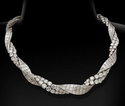 diamond-necklaces-by-Pierre Sterlé Western Diamond Necklace, Western Jwellary, White Diamond Jewelry, Beautiful Diamond Necklace, Fine Gold Necklace, Classy Earrings, German Silver Jewelry, Collar Choker, Bridal Diamond Jewellery