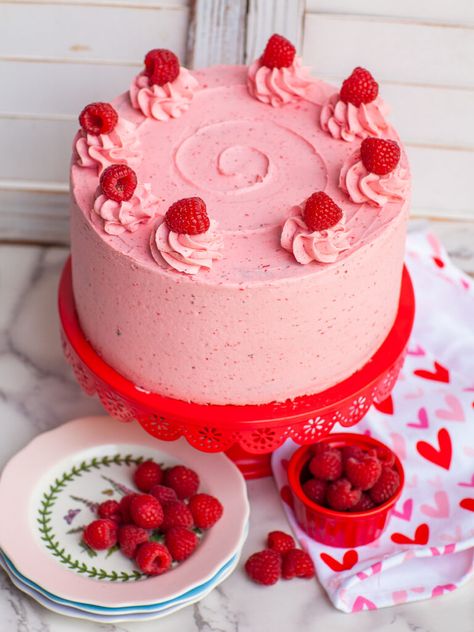 Raspberry Cake Decoration, Raspberry Decor, Wedding Cake Raspberry, Raspberry Cake Recipe, Chocolate Raspberry Cake Recipe, Icing Cake Design, Moose Cake, Buttermilk Chocolate Cake, Raspberry Cake Recipes