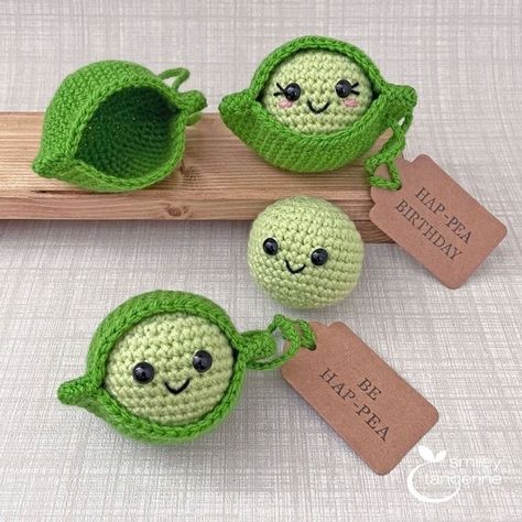 Crochet Gifts Grandma, Birthday Crochet Gift Ideas, Crochet Peas In A Pod, Crochet Birthday Gifts, Pea Crochet, Birthday Gift Ideas Handmade, Positive Crochet, Projek Mengait, Crochet Birthday