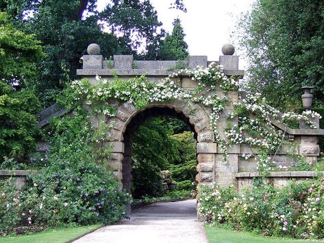 Chatsworth Gardens, Derbyshire English Houses, Chatsworth House, House Gardens, British Garden, Castle Wall, Gate House, Stately Home, House Garden, Garden Gates