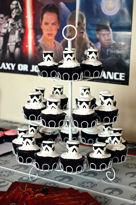 Use marshmallows and an edible marker! Star Wars Cupcakes, Storm Trooper, 5 Kids, Marshmallows, Birthday Parties, Star Wars, Birthday