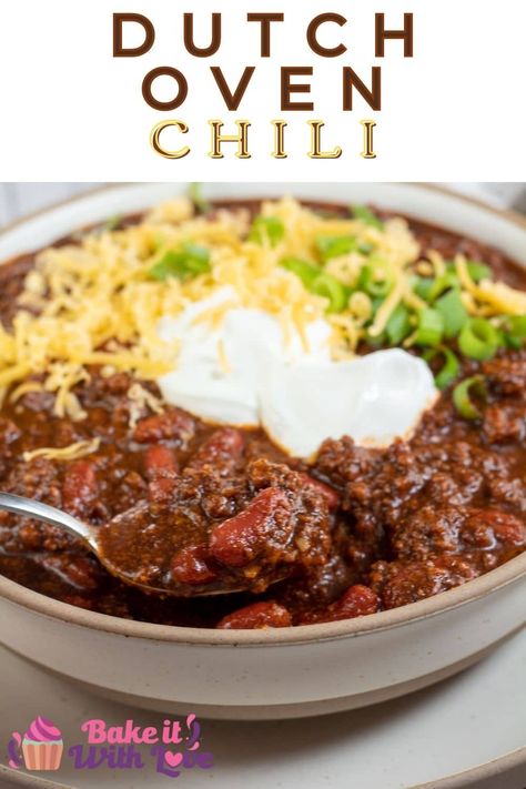 Dutch Oven Chili Recipe, Dutch Oven Chili, Stovetop Chili, Chili Bake, Homemade Chili Seasoning, Best Dutch Oven, Best Chili Recipe, Hearty Chili, Budget Family Meals