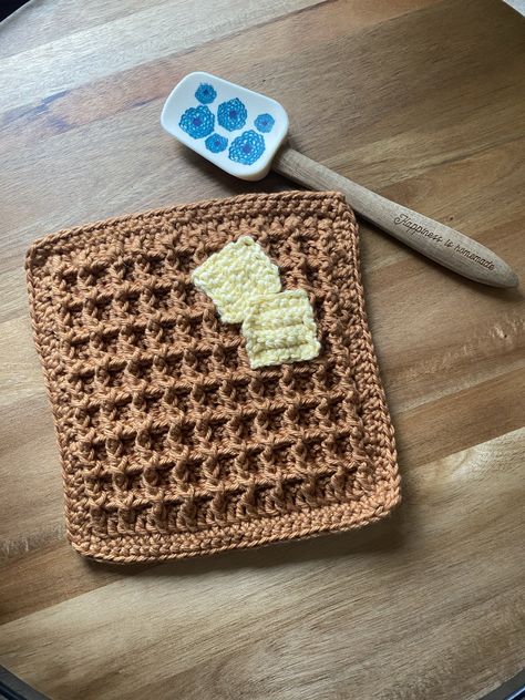 Crochet Hot Pads, Food Inspired, Back Post Double Crochet, Confection Au Crochet, Front Post Double Crochet, Waffle Stitch, Crochet Potholders, Crochet Food, Chocolate Chunk