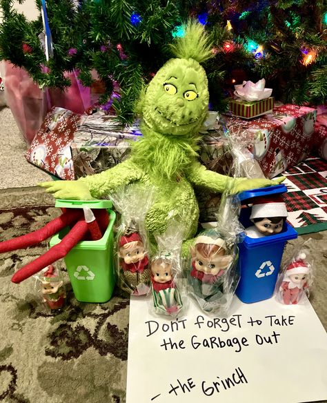 Elf Shelf Grinch, Grinch Elf On Shelf, Grinch And Elf Ideas, Elf Grinch, Elf On The Shelf Ideas Grinch, Elf Vs Grinch Ideas, Elf On The Shelf With Grinch, Grinch On The Shelf, Elf On Shelf Grinch Ideas