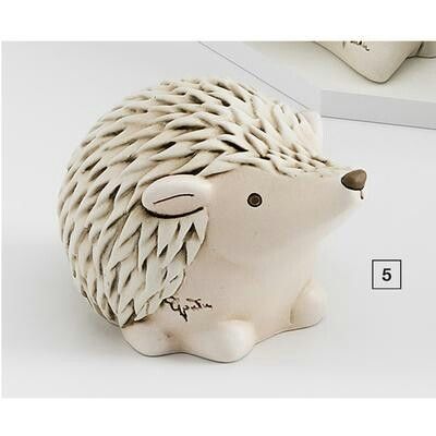 Hedgehog Ceramic Pottery, Pottery Animals Easy, Animal Pottery Ideas, Pottery Hedgehog, Hedgehog Ceramic, Coil Pottery, Pottery Animals, Sculpture Art Clay, Pottery Handbuilding