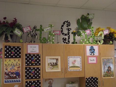 I love the letters on the top of these cabinets! Above Cabinet Decorating, School Cabinet, Above Cabinet Decor, Decorating Classroom, Future Educator, Decor Above Cabinets, Classroom Boards, Top Of Cabinets, Above Cabinets