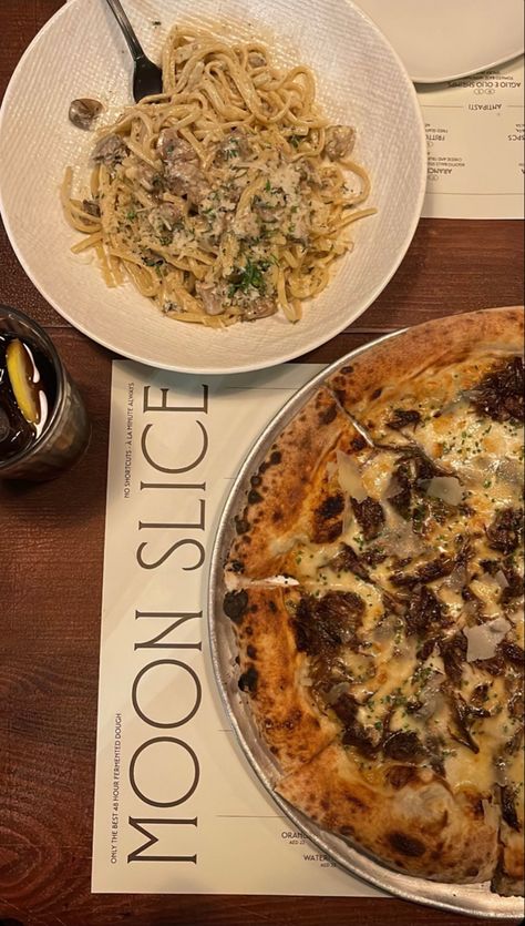 Eating Italian pizza and pasta in Dubai Dubai Restaurant Luxury, Fancy Restaurant Aesthetic, Restaurants Dubai, Dubai Dinner, Dubai Restaurant, Restaurant In Dubai, Restaurants In Dubai, Dubai Food, Fancy Restaurants