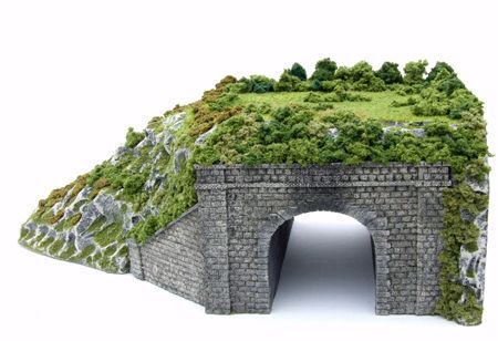 How to Build a Tunnel with Scenery for a Model Train Layout… Model Train Table, Train Tunnel, Model Train Accessories, Ho Model Trains, Train Table, Train Miniature, Ho Scale Trains, Model Train Sets, Model Train Scenery