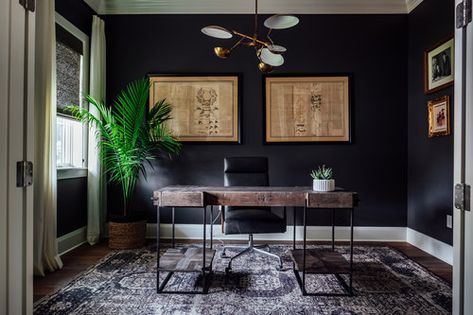 Modern home office design with black walls, brass light fixture and antique art. #homeofficeinspo #officedesign #homeoffice Home Office Ideas Dark Walls, Black Walls Office, Black Tile Bathrooms, Transitional Interior Design, Florida Interior Design, Home Office Modern, Modern Home Offices, Black Accent Walls, Green Dining Room